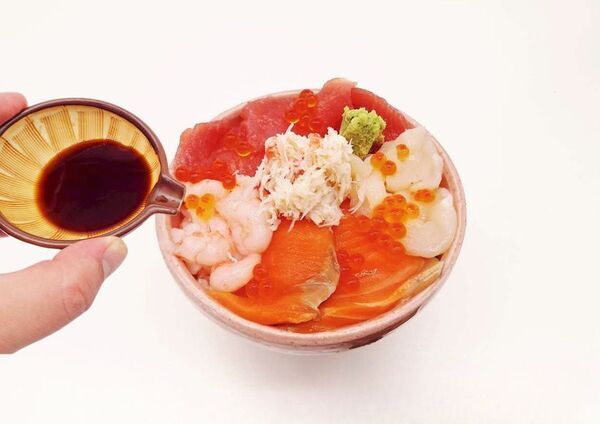 調味料選手権で出汁部門 最優秀賞を受賞した「かにつゆ」と楽しむ冬の新作メニューが一堂に。千歳に“カニ”の香り舞い上がる！12/26から冬の食イベント開催＠サーモンパーク千歳