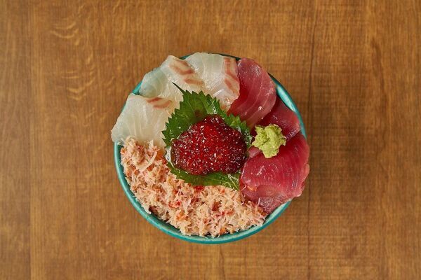 【静岡・熱海】紅白で祝う、新年の一杯。熱海銀座おさかな食堂で年末年始の限定メニューが12月26日よりスタート！！