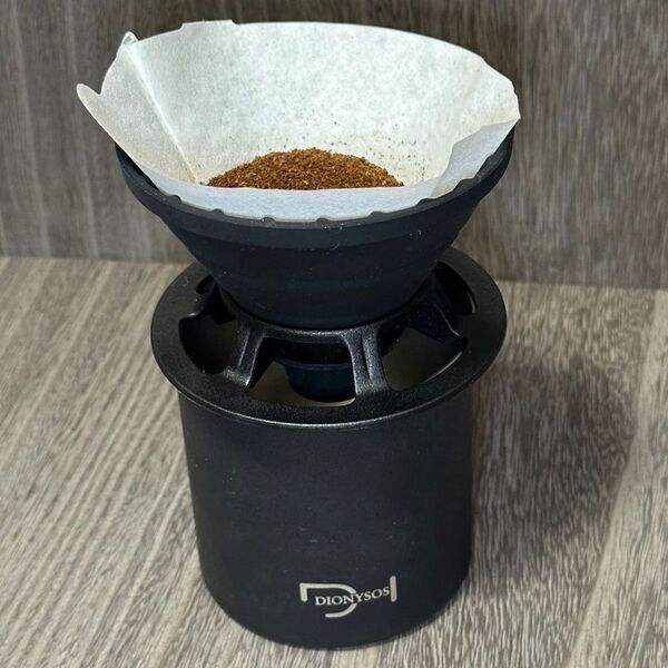 わずか厚さ2.5cmに折り畳める「DIONYSOSコーヒーシリコーンドリッパー」新発売