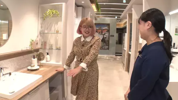 「よしもと住みます芸人」が地域密着型ショールームを訪問　北海道住みます芸人「アライヒカリ」が札幌中央ショールームで暮らしに寄り添うリフォーム力を体験