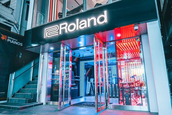 Roland Store TokyoとアパレルブランドCUNEのコラボTシャツを発売