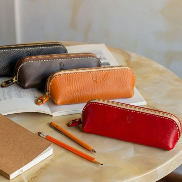 受験生への"想い"を形に。お守りを大切に持ち歩ける本革製「お守りケース」を受験シーズンに向けて提案