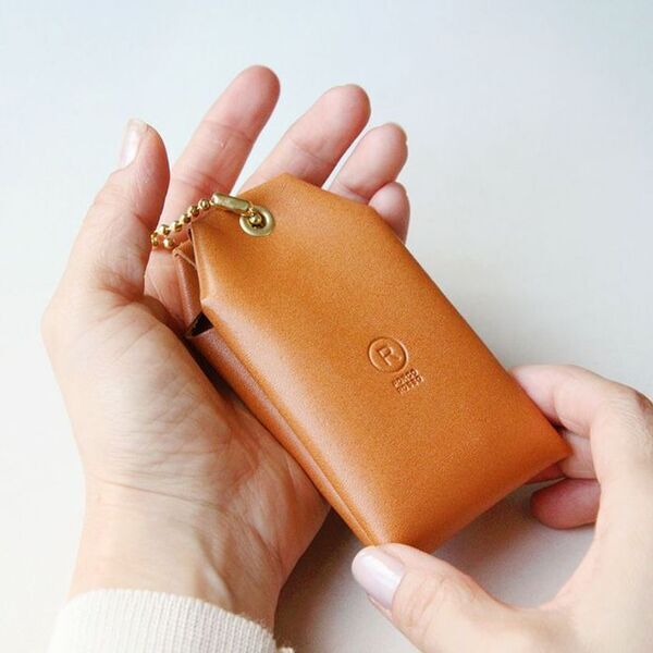 受験生への"想い"を形に。お守りを大切に持ち歩ける本革製「お守りケース」を受験シーズンに向けて提案