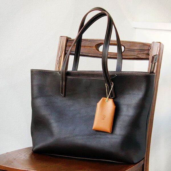 受験生への"想い"を形に。お守りを大切に持ち歩ける本革製「お守りケース」を受験シーズンに向けて提案