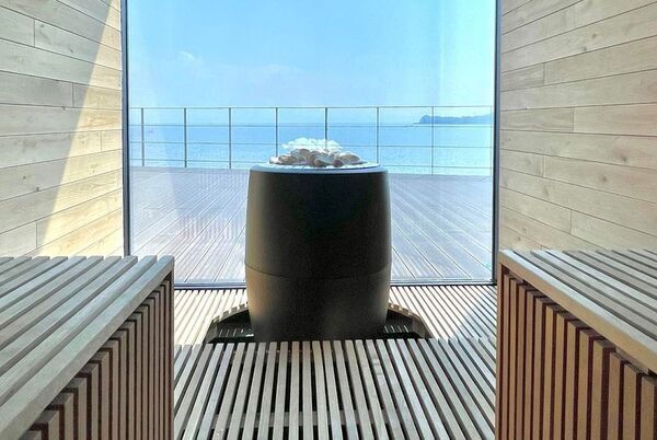 佐賀県 蟹御殿が「日本の小宿」10選に認定！オーシャンビューと絶景サウナの宿