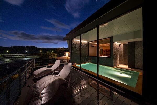 佐賀県 蟹御殿が「日本の小宿」10選に認定！オーシャンビューと絶景サウナの宿