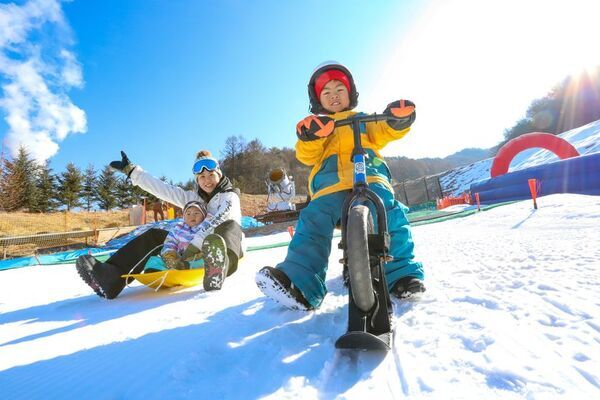 佐久スキーガーデン パラダ、キッズランド利用者5,000人突破　三連休は“遠出しない雪あそび”1月12日「スキーの日」にお菓子まきイベントを実施