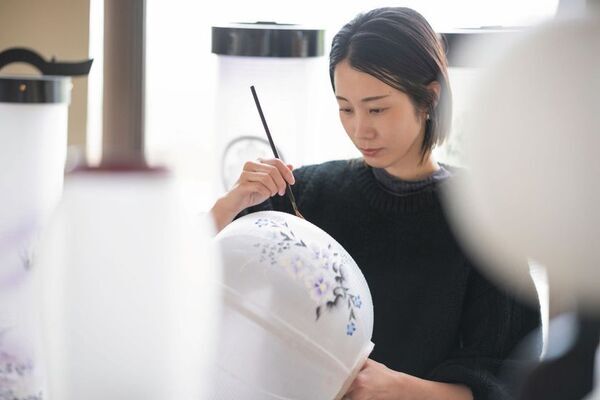 リビングデザインセンターOZONEで手仕事と出会う「伝統の灯を現代の暮らしへ -職人とともに触れる工芸の世界-」2026年2月7日(土)開催(「八女提灯」の絵付け体験ワークショップも同日開催)