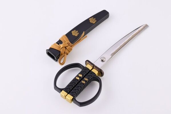 豊臣秀長になりきって一刀両断！刃物の町岐阜県関市から秀長の愛刀をイメージしたハサミを1月14日に発売！