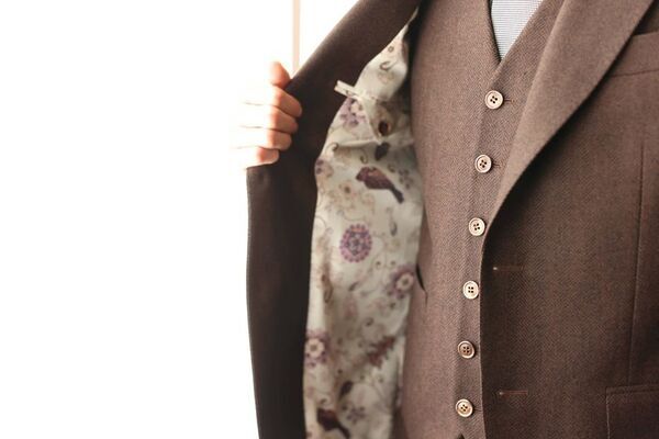 「男の成人式は、ただの儀礼」なのか？世間の冷めたデータを覆し、自腹でオーダースーツを仕立てたある若者の事例を公開