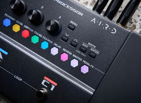 定評あるマルチ・エフェクター「GXシリーズ」に最も軽量コンパクトなモデルが登場