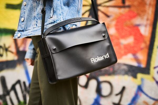 多彩なシーンで活躍するオールイン・ワンの楽器用ポータブル・アンプを発売