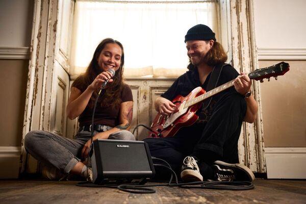 多彩なシーンで活躍するオールイン・ワンの楽器用ポータブル・アンプを発売