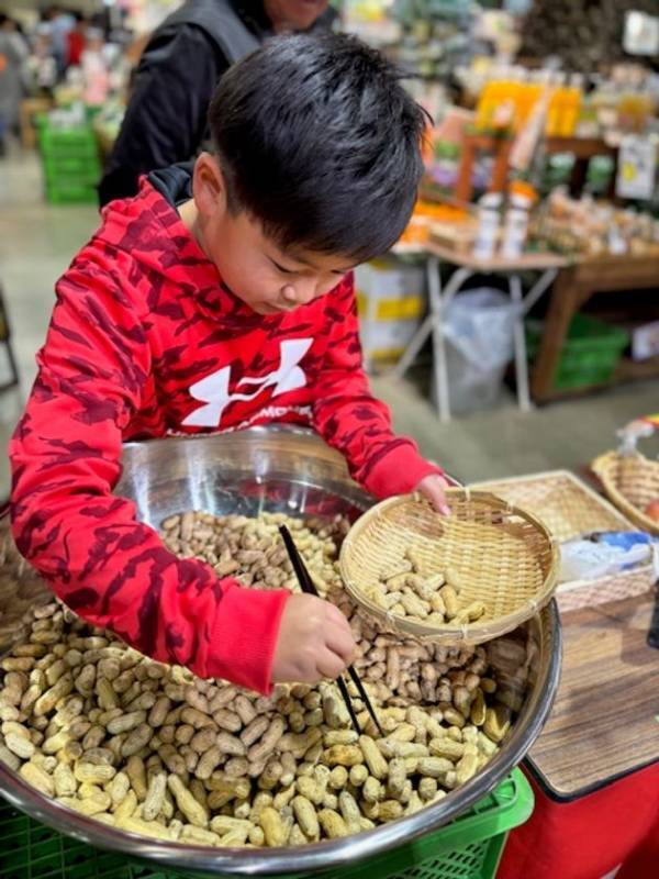 ＼子どもも大人も本気になる直売所！？／＜上州・村の駅＞2月は毎週変わる“体験型お野菜イベント”を開催　～花生企画や白米・卵・しいたけなど～