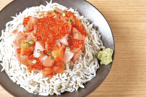 ＜熱海銀座おさかな食堂＞熱海城とのコラボ企画を1/22(木)～2/8(日)に実施！『腹が減っては戦はできぬ！』キャンペーン！熱海城に纏わる豪華な海鮮メニューが登場！