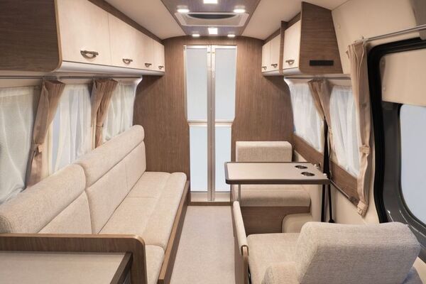 【新製品】レクビィ、270通りの組合せが選べる　日産キャラバンベースの新モデル「レクビィ プラス LIV’N」を発表