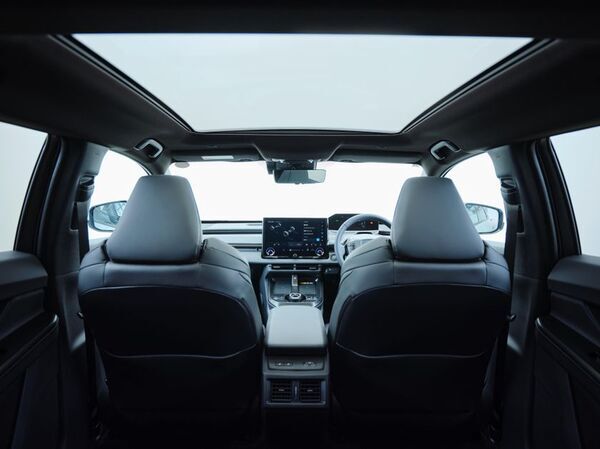 TOYOTAの電気自動車「bZ4X」があらゆる人やシーンに寄り添いともに過ごす日常を描く「365 SCENES」公開　第1弾は俳優 安田顕さんが「bZ4X」とともに過ごす“オン”と“オフ”に密着　ウェブメディア「Pen Online」にて1月26日(月)より順次公開