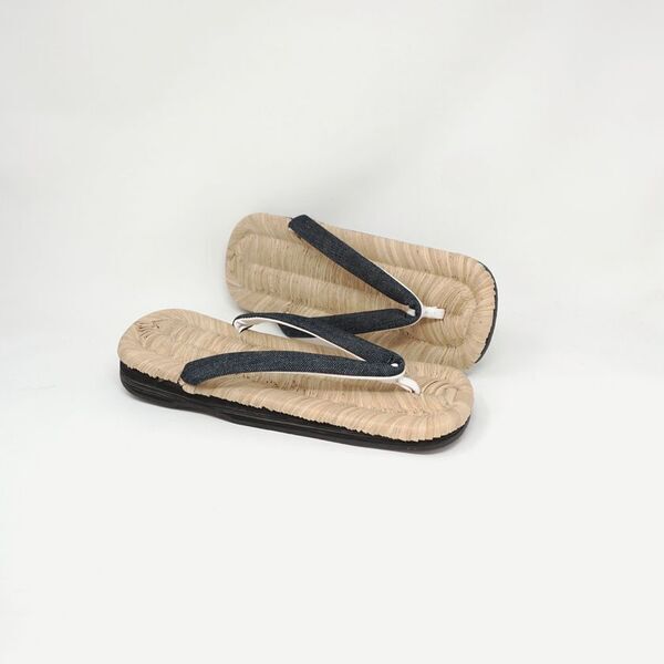 【新商品】江戸の粋を現代の足元へ。500本の竹皮が紡ぐ「本畳表ラバーソール草履」DEN PROJECTより受注開始