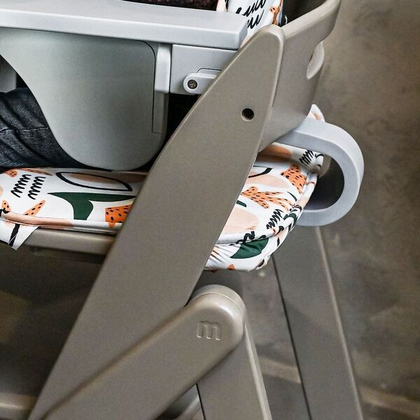 新発想のベビー・キッズチェアYIPPY(イッピー)の最新コレクションESSENCE(エッセンス)が全国の unico 店舗・ECで販売開始。