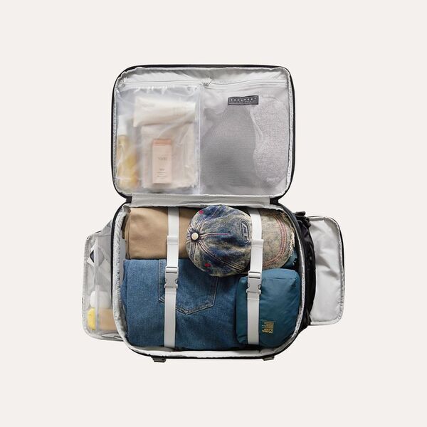 「スーツケース・キャンセル」という新戦略。日本は世界一の「ひとり旅」大国へ。観光地のロッカー難民を回避し、機動力を最大化する装備がMakuakeに登場。