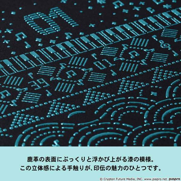 『初音ミク』と『鏡音リン・レン』をイメージした鮮やかな漆模様が艶めく江戸印伝財布が、プレミコから新登場！