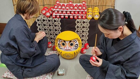 「幸せだるま」シリーズを茨城工場で一貫製造開始　小さなだるまに開運招福の祈りを込めて生産中　第101回東京インターナショナル・ギフト・ショー春2026　2/4～2/6出展
