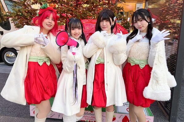 Z世代に人気のインフルエンサーでミスいちごの「さくら」が、栃木県知事、真岡市長と渋谷で「とちあいか」を配布しPR！