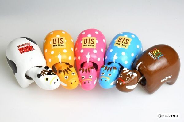 バレンタインは「食べて終わり」にしない。チロルチョコが“赤べこ”になってやってきた！