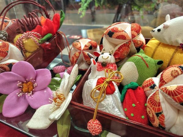 ホテル東京ガーデンパレス　第7回春の装飾　大つるし飾り展　～約3000個の雛の飾り物～「雪国越後三大つるし雛・山形県湊町酒田の傘福®・宮城県大崎市のつるし飾り展」つるし雛装飾と新潟物産展開催のお知らせ