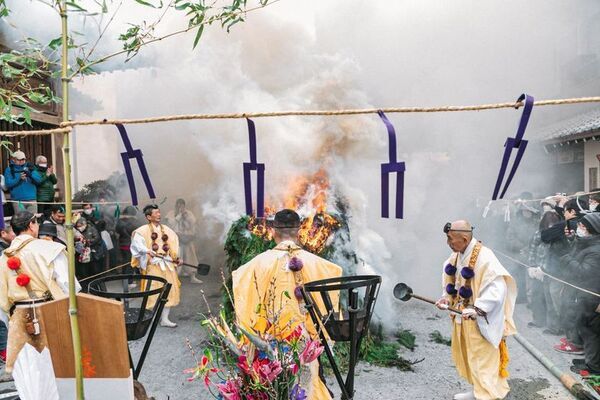 “逃げ場のない火祭！？”狭い境内での迫力ある炎の祭典　840年の伝統を今に受け継ぐ文化行事「吹田の火祭」を2月11日に常光円満寺で開催