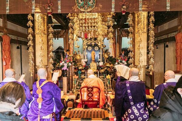 “逃げ場のない火祭！？”狭い境内での迫力ある炎の祭典　840年の伝統を今に受け継ぐ文化行事「吹田の火祭」を2月11日に常光円満寺で開催