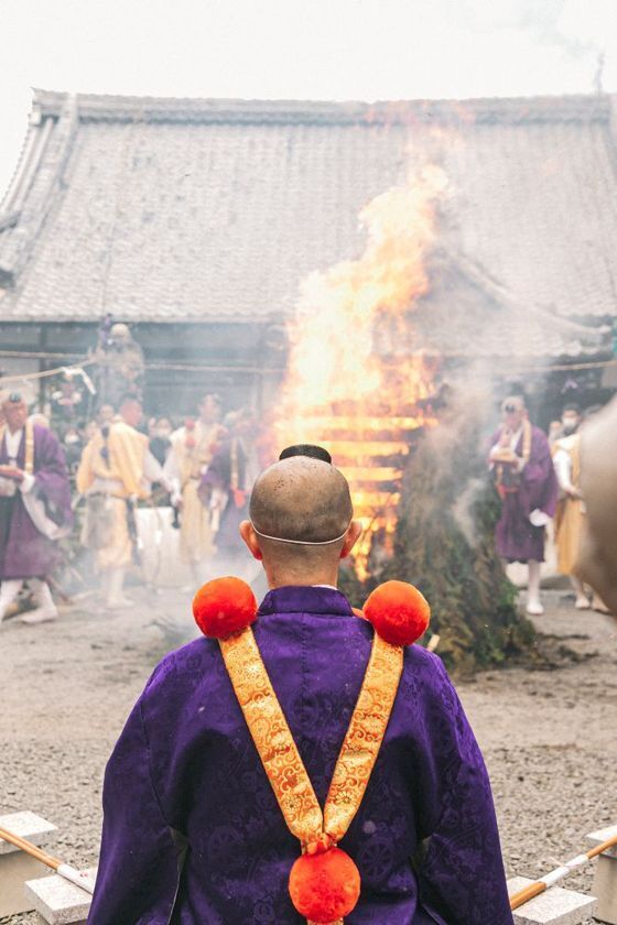 “逃げ場のない火祭！？”狭い境内での迫力ある炎の祭典　840年の伝統を今に受け継ぐ文化行事「吹田の火祭」を2月11日に常光円満寺で開催