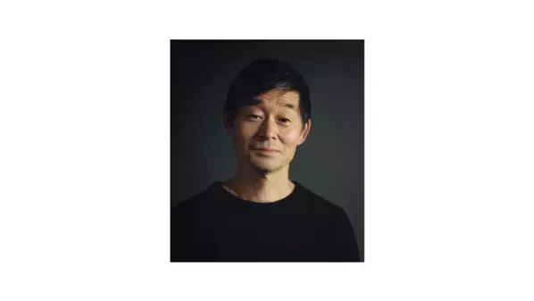 あいの風とやま鉄道・富山駅 中央改札口横に大型パブリックアート設置　ミナ ペルホネン デザイナー　皆川 明　初のステンドグラス原画・監修『生命の根(いのちのね)』