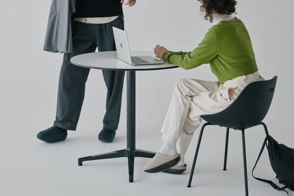 仕事しながら体幹トレーニングができるオフィスシューズ「KAMOLEG 2.0 W」3月上旬より一般販売