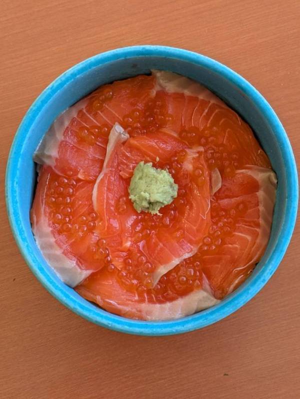 【駿河湾沼津サービスエリア上り線 とと丸食堂】衝撃的な出会いで思わず恋に落ちる海鮮丼とチョコの新感覚！？海鮮グルメが登場　さらに2/14より富士山サーモンと旬の味を詰めた丼・寿司を販売開始