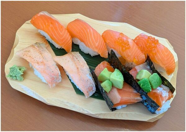 【駿河湾沼津サービスエリア上り線 とと丸食堂】衝撃的な出会いで思わず恋に落ちる海鮮丼とチョコの新感覚！？海鮮グルメが登場　さらに2/14より富士山サーモンと旬の味を詰めた丼・寿司を販売開始