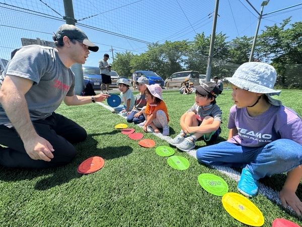 最大11年間の英語学習支援民間スクールが独自の 【ひとり親家庭向け奨学支援制度】を開始