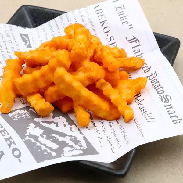 にんにくラー油のくせになる味わいをお手軽に！「柿の種のオイル漬け味のポテトスナックです。」3月23日新潟県内限定新発売