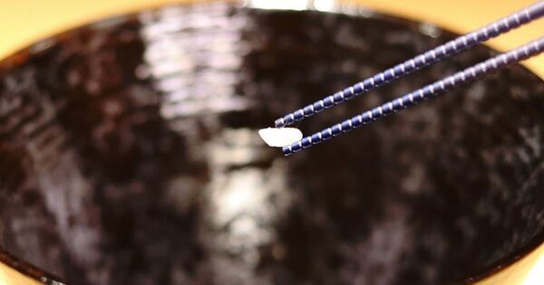 Makuake支援総額835万円突破！箸先約1.7mm×0.2mm微細加工で「掴みやすさ」を追求した64チタン箸「蒼律」