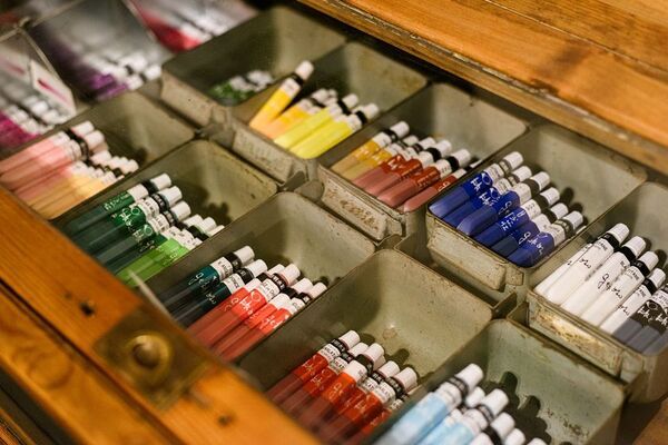 創業109年の画材店・月光荘が絵の具工場「月光荘ファルベ」を製造エリアまで拡張し体験交流拠点として3/6リニューアル