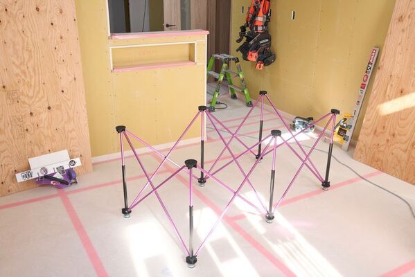 販売開始からわずか1年で累計出荷25,000台突破　現場の声からブラック・パープルを商品化