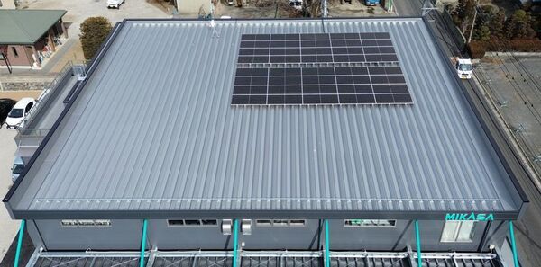 より環境負荷の少ない製品製造を目指し、太陽光発電システムを導入