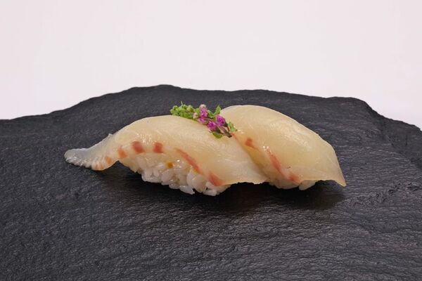 春の旬を味わう『春の寿司まつり』を3月6日(金)より開催　～市場を通さず坊勢島の浜から獲れたて魚が店舗へ届けられる浜直地魚や春限定の匠の一皿など、季節の味覚を堪能～