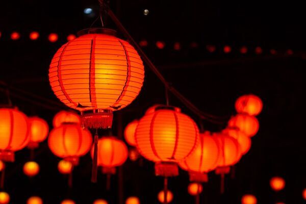 春限定“花柄提灯”が温泉街を彩る3月21日「熱川花燈夜市」開催