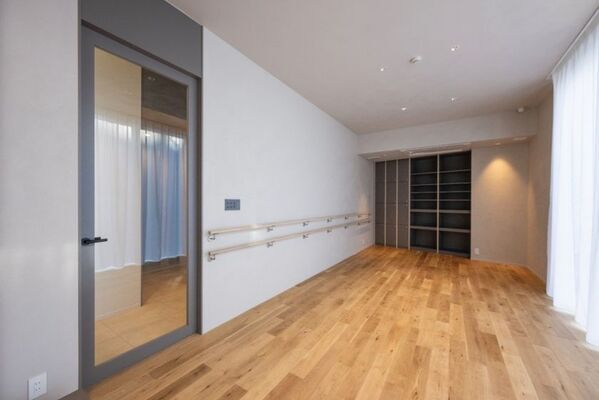 名古屋初！＊　海外で主流の“バレエのバー(barre)を使ったエクササイズ”本格導入　ヨガ・ピラティス・バレエエクササイズを体験できる「Studio Stormi」3月7日(土)名古屋市東区に誕生