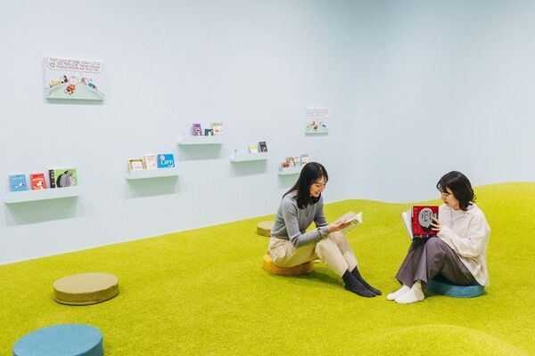 スヌーピーミュージアム、3月7日(土)より新企画「ふかふかミュージアム」がスタート！スヌーピーたちにハグできる巨大な柱や寝転べる新エリアが登場　これまで以上に「癒し」と「楽しさ」が溢れるミュージアムに進化