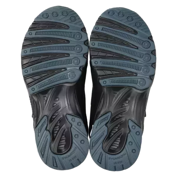 子どものための靴「瞬足」から【雨天や夜間の歩行に】リフレクター搭載防水モデルが登場　16.0cmからの新展開で“小さいサイズの防水モデルが欲しい”に対応