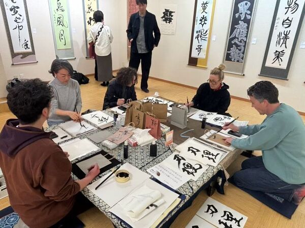 第10回 書法道場展『はなむけ～hanamuke～』開催　― 100点超の作品とライブ揮毫。“書の遊園地”が京都に出現 ―