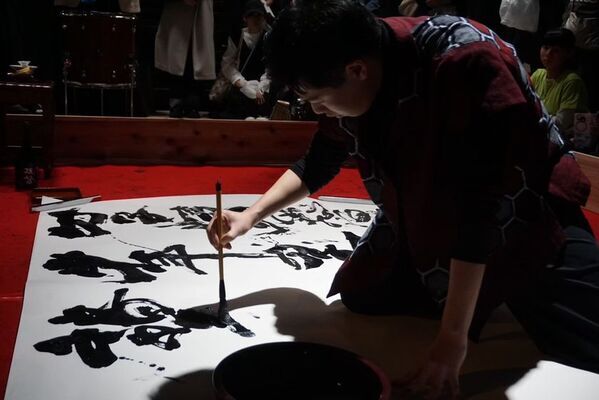 第10回 書法道場展『はなむけ～hanamuke～』開催　― 100点超の作品とライブ揮毫。“書の遊園地”が京都に出現 ―