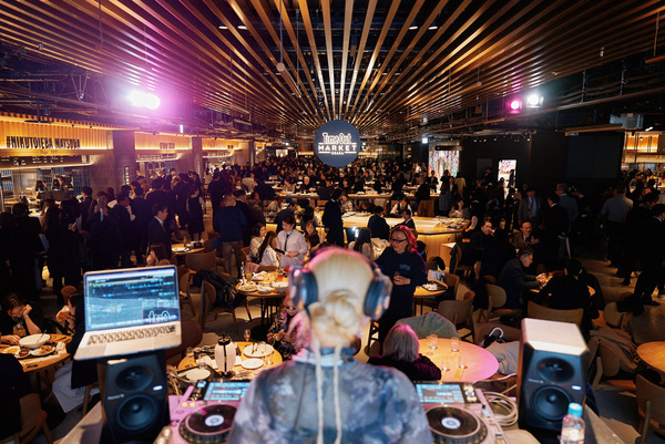 「タイムアウトマーケット大阪」1周年記念イベント。3/21（土）限りの祝祭。17の名店、音楽、エンターテインメントが交差する大阪最大級のアニバーサリーパーティー開催。